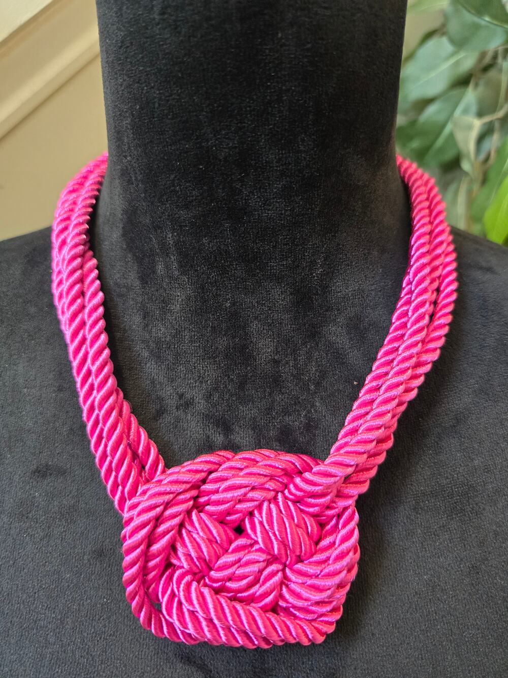 Women Statement Rope Knot Necklace Chunky Pink Collar Lobster Lock Jewelry